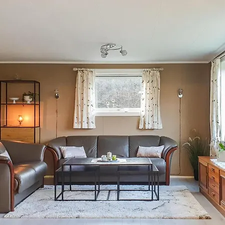 5 Bedroom Lovely In Bjoa 度假居