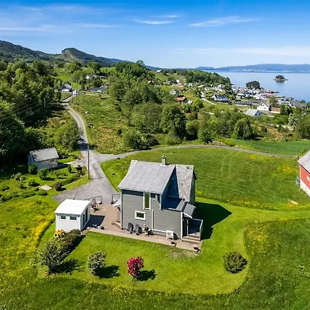 5 Bedroom Lovely In Bjoa
